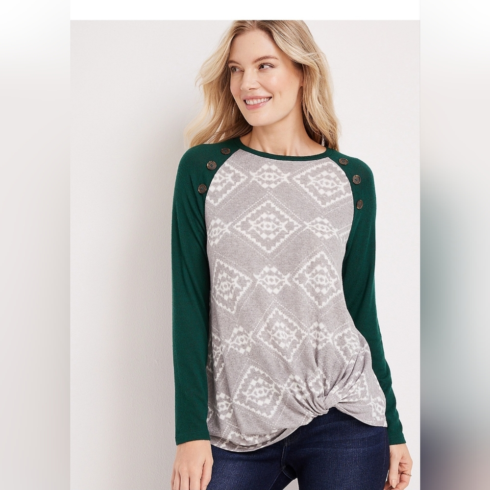Front knot button mixer top